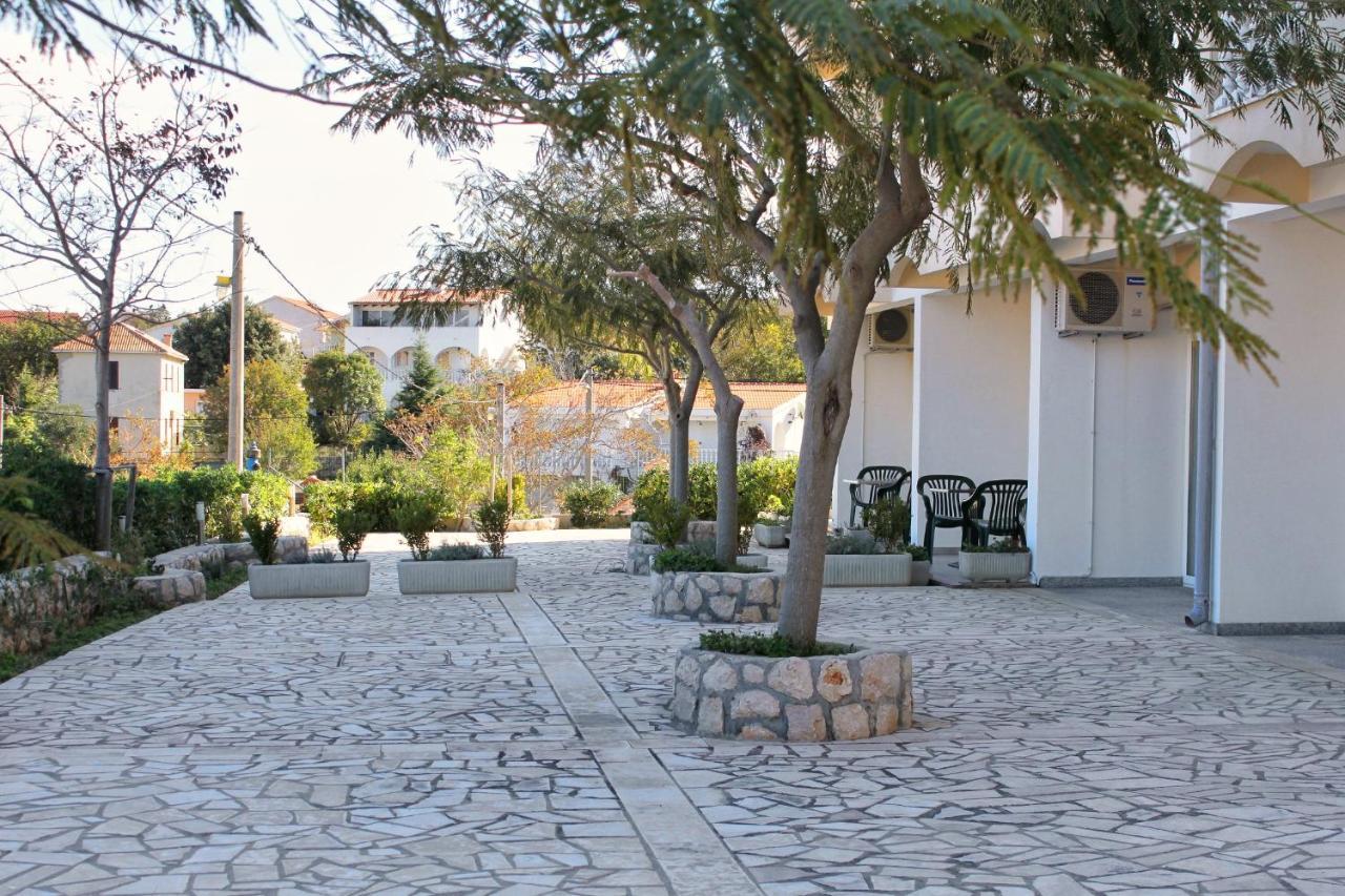 Apartments And Rooms By The Sea Vinjerac, Zadar - 3248 Exteriér fotografie